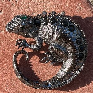 Huge lizard brooch